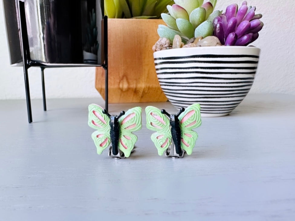 Butterfly Earrings, 1970s Vintage Earrings in Green and Pink, Unique Colorful Enamel Clip-On Statement Earrings, Pretty Pastel Butterflies