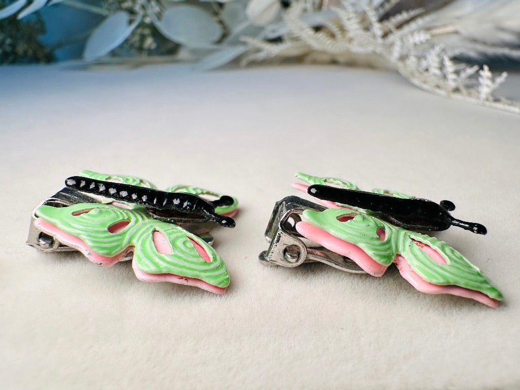 Butterfly Earrings, 1970s Vintage Earrings in Green and Pink, Unique Colorful Enamel Clip-On Statement Earrings, Pretty Pastel Butterflies