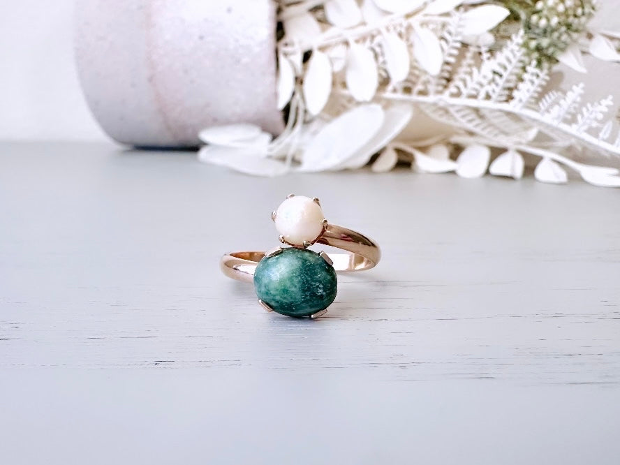 1975 Simulated Jade and Pearl Ring, Vintage Sarah Coventry Prong Set Double Stone Ring, Stacking Ring, Jade Green Cream & Gold Classic Ring