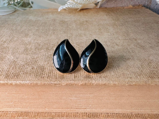 These black vintage teardrop earrings are an awesome pair of classic everyday earrings. Beautiful glossy black enamel with a gold curved stripe up the middle, these dainty teardrops are destined to become a favorite pair. These vintage post earrings are simple and elegant. Pierced style- in excellent vintage condition 1980s, please see pics.