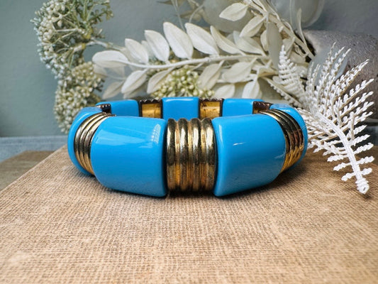 This vintage bright blue and bronzed gold chunky stretch bracelet is a fun blast from the past. This colorful geometric bracelet is full of contrast. An awesome pop of color for everyday wear, or pair it with others for the ultimate bracelet stack. In great vintage condition- please see all pics.&nbsp;

Dimensions: band is 1" wide. stretch style will fit most.