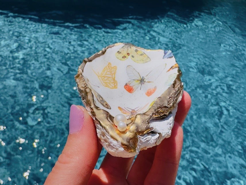 Butterfly Oyster Shell Dishes, Handmade Bee Coastal Trinket Dish Jewelry Holder with Pearls