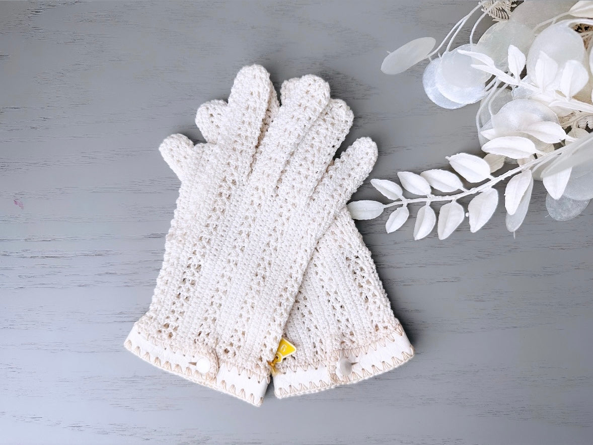 Crochet White Gloves, Vintage Knit Gloves w White Leather Trim Mother of Pearl Button Original 50s Vintage Rockabilly Retro Pair of Gloves