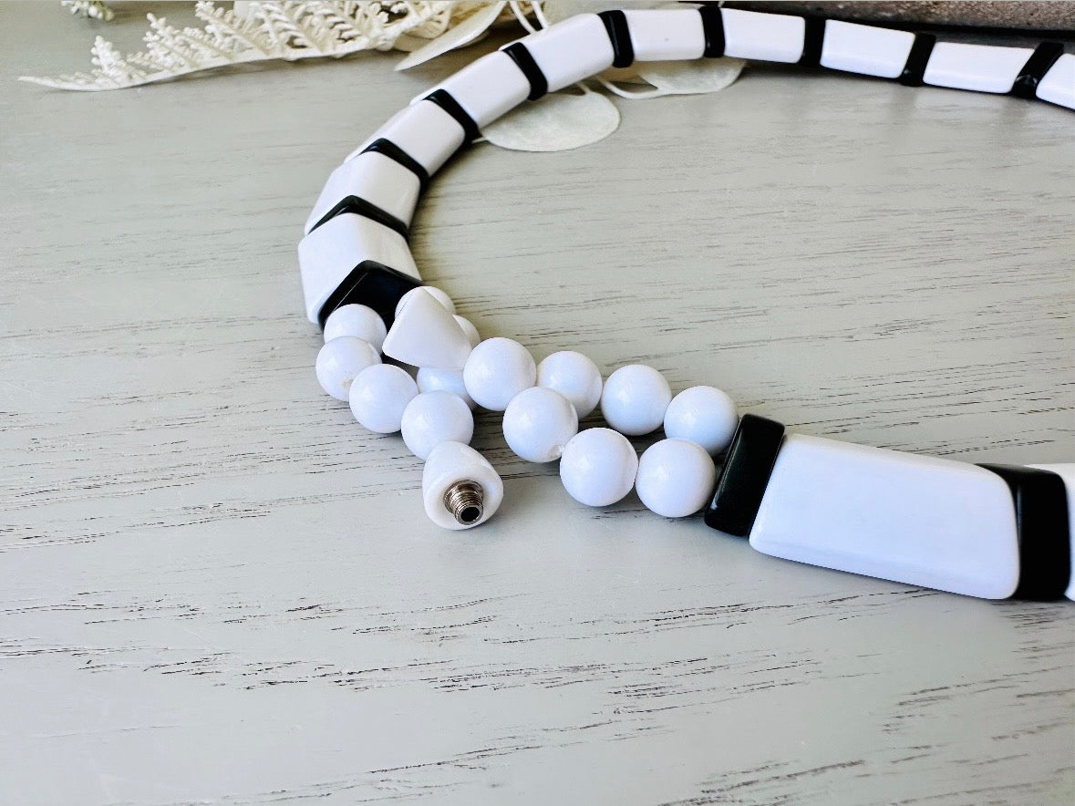 Black and White Vintage Necklace, Vintage Chunky Striped Acrylic Statement Necklace, 1980s does 1960s Retro Mod Collar Necklace