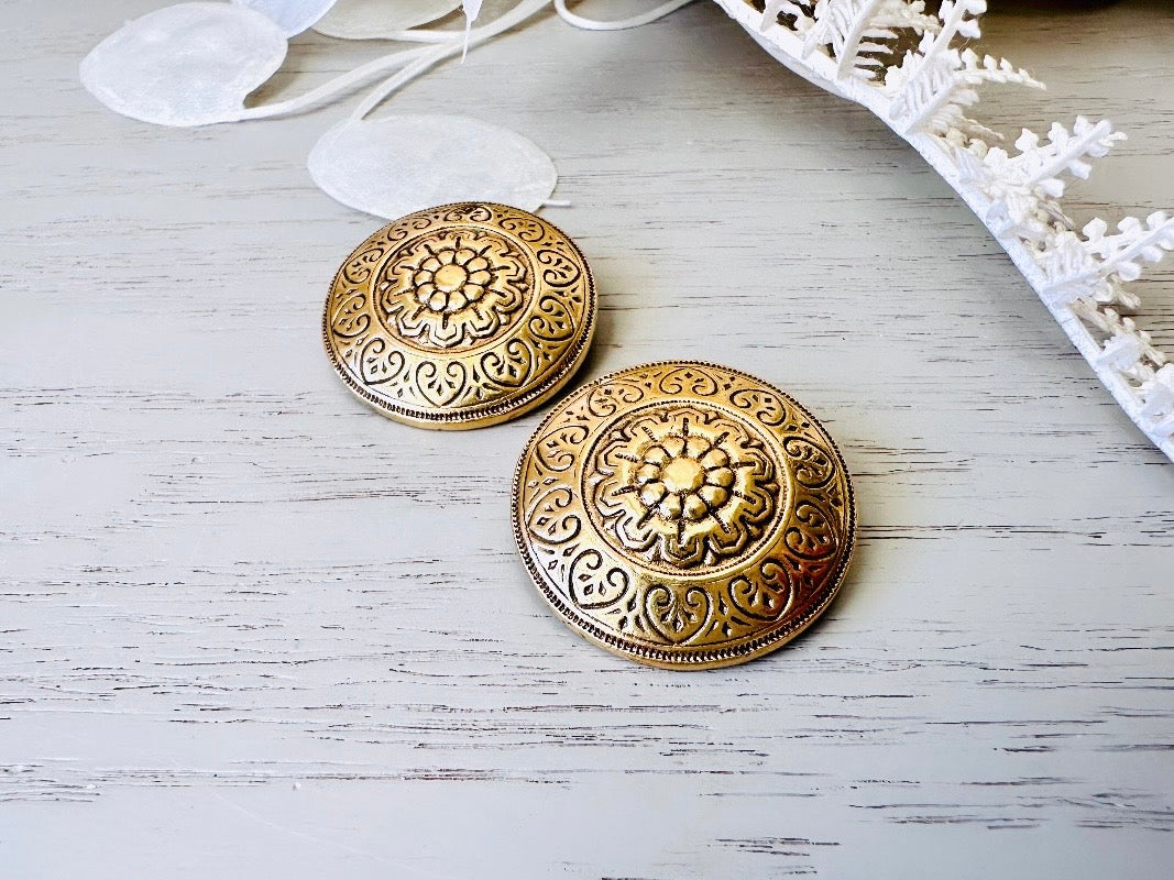 Gold Disc Earrings, Textured Engraved Gold Clip on Earrings, Trending Shield Unique Vintage 70s Earrings, Pretty Cute Earrings Gifts for Her