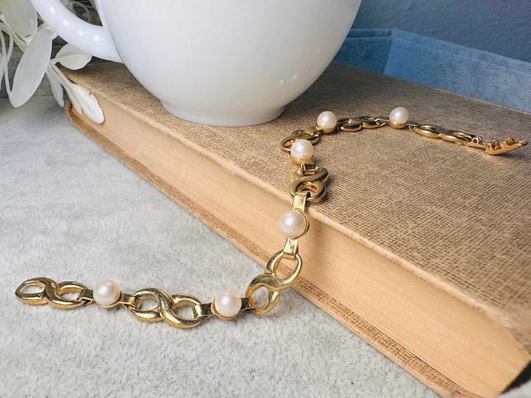 Vintage Gold Pearl Bracelet, Marvella Infinity Link Pearl & Gold Bracelet, VTG 7.5" Bracelet, Classic Gold Chain Designer Vintage Bracelet