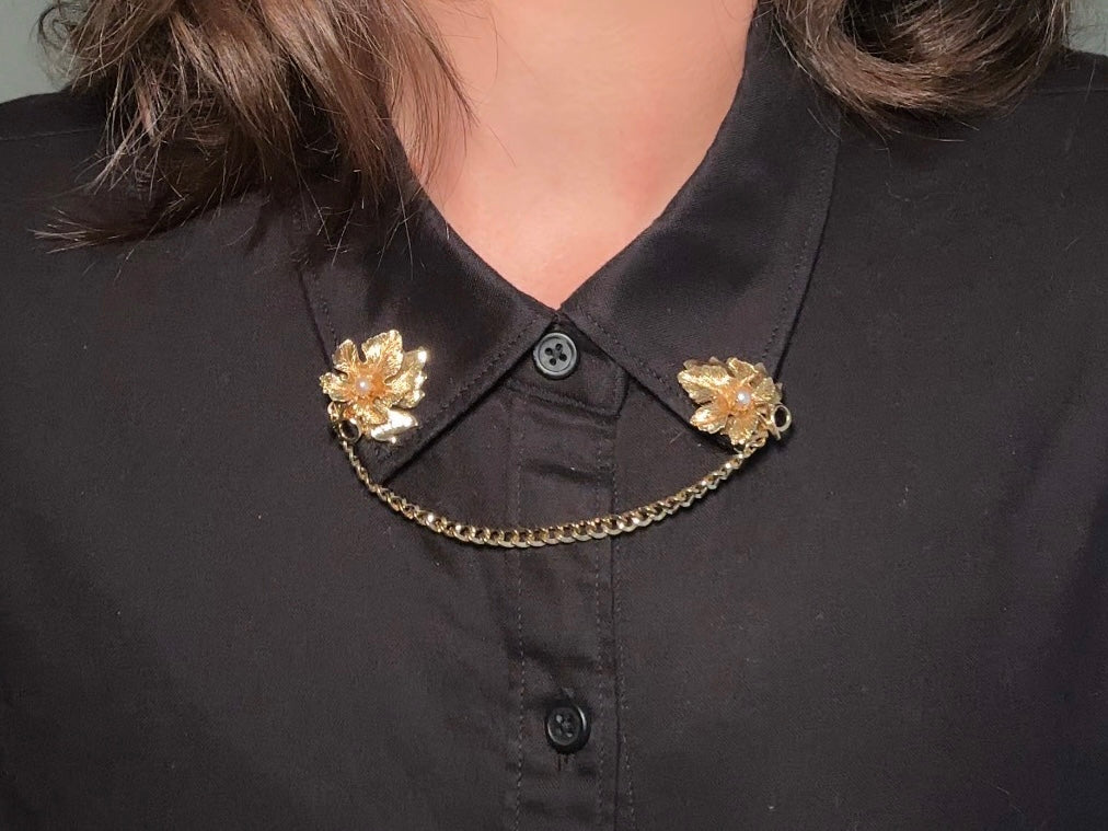 1940s Vintage Sweater Clips, Gold Leaf Collar Clips with Cream Pearls, Old Money 40s Classic Vintage Accessories, Floral Cardigan Cape Clips