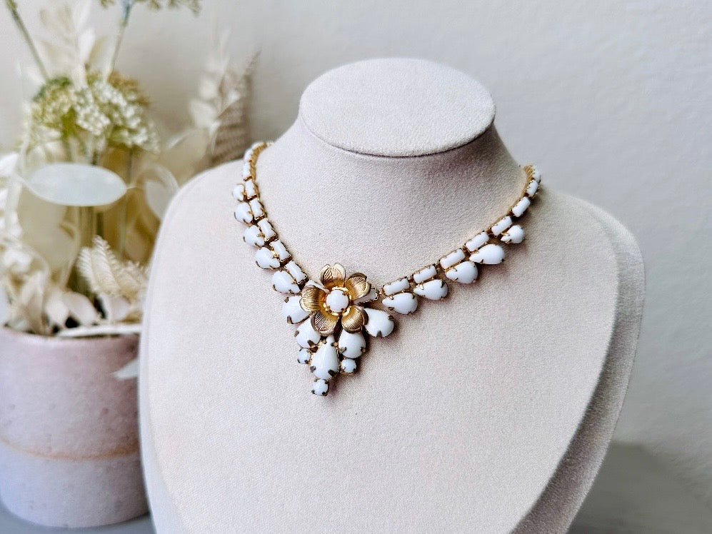 Vintage WEISS Necklace, White Milk Glass Necklace, Gold 15" Flower Choker with Prong Set Vintage Milk Glass, Romantic Choker Necklace