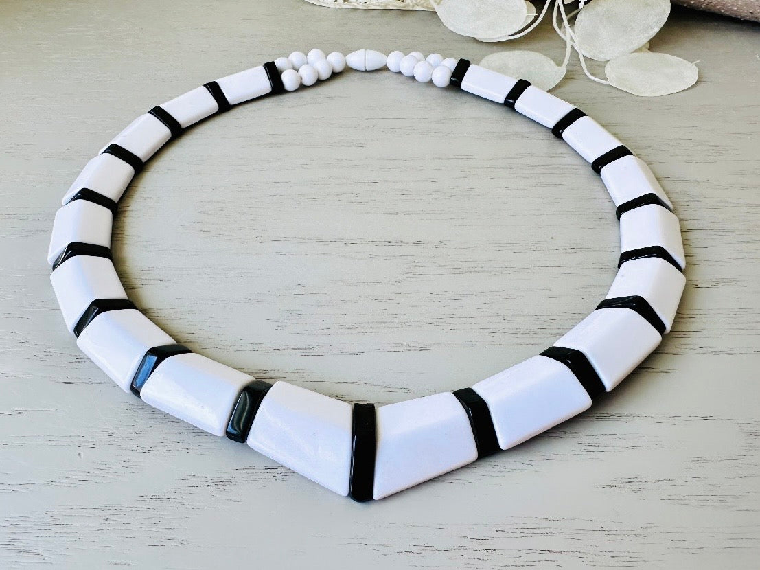 Black and White Vintage Necklace, Vintage Chunky Striped Acrylic Statement Necklace, 1980s does 1960s Retro Mod Collar Necklace