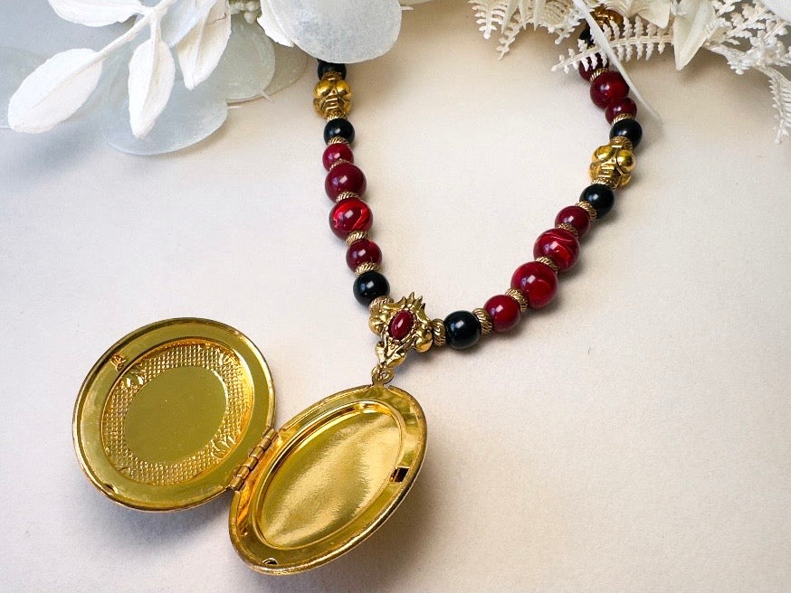 Vintage 1928 Jewelry Co. Ornate Gold-Tone & Marbled Red Cabochon Locket Statement Necklace