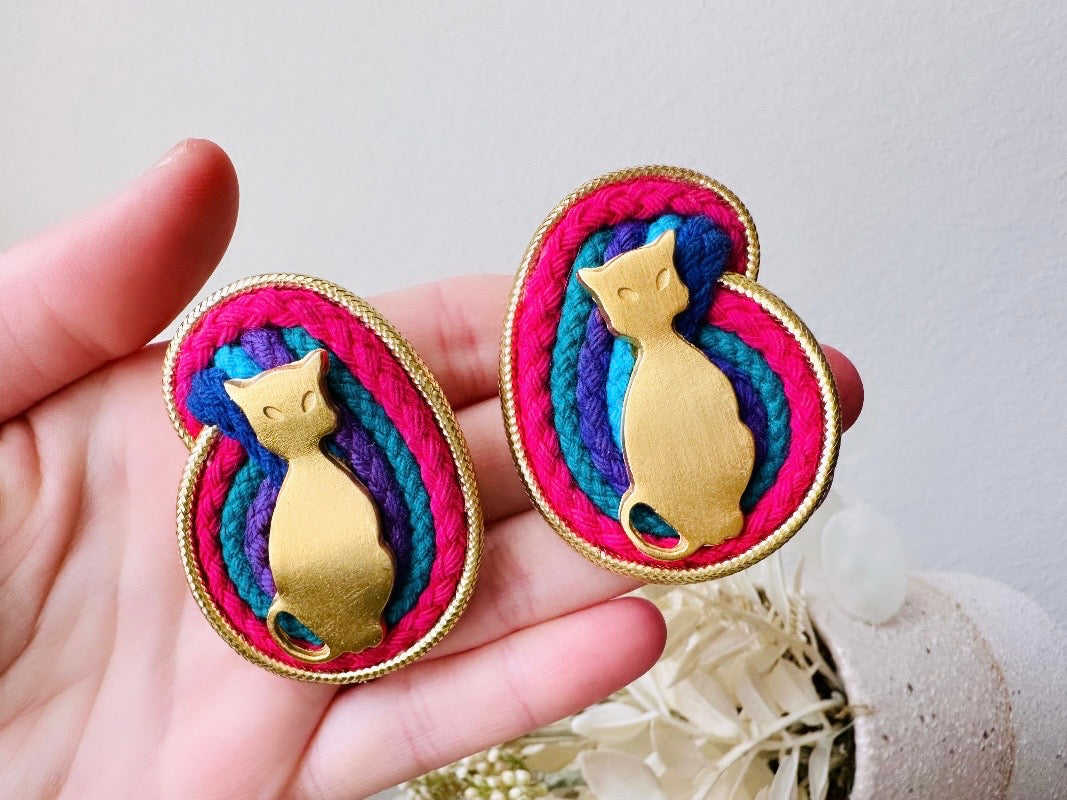 Cat Statement Earrings, Gold Cat on Woven Magenta Blue Purple, Cool Vintage Earrings, Oversized Clip On Earrings Nonpierced 1980s Earrings
