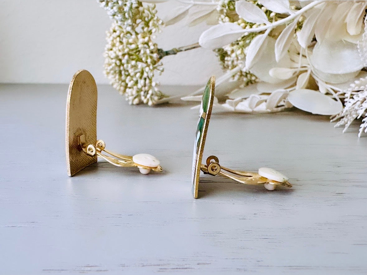 Cloisonné Cat Earrings, Gorgeous Vintage Earrings with White Cat in Windowsill with Moon, Green Clip On Earrings Nonpierced 1980s Earrings from Piggle and Pop