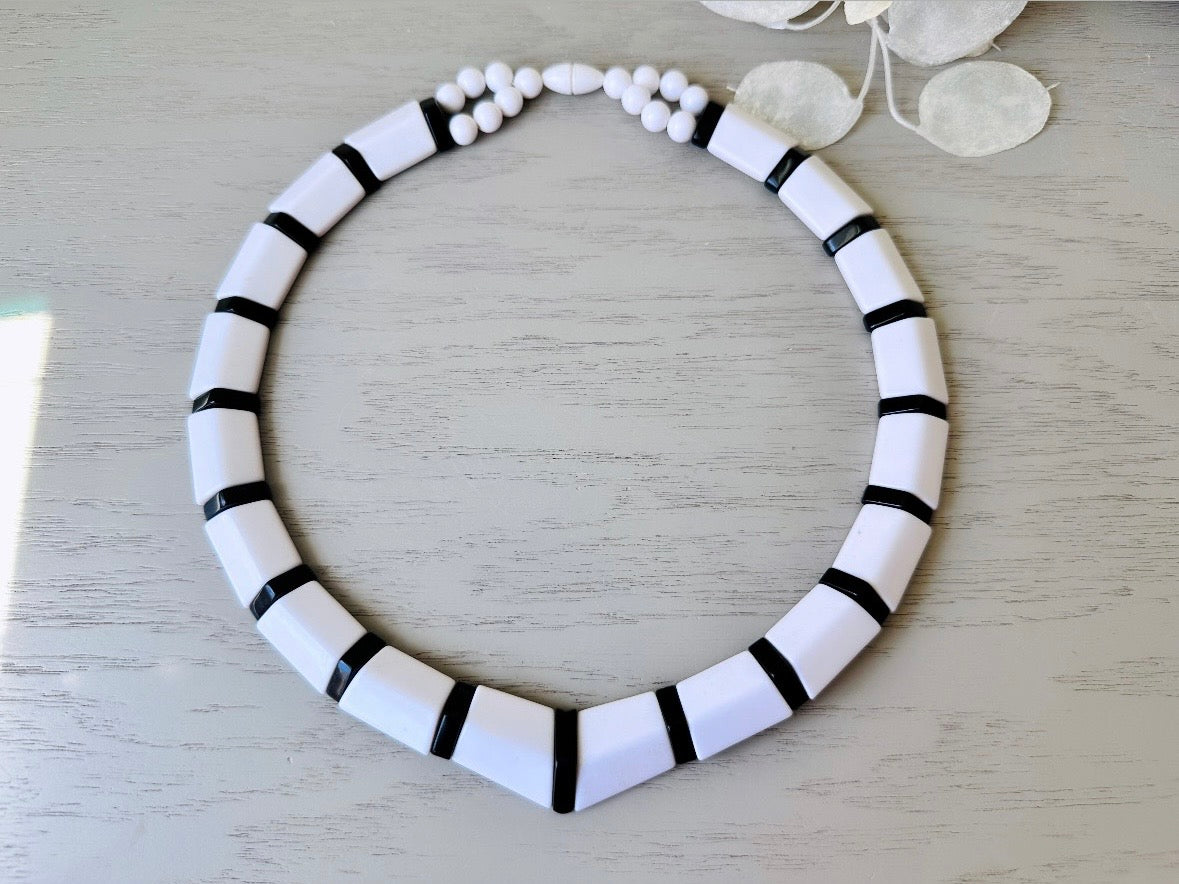 Black and White Vintage Necklace, Vintage Chunky Striped Acrylic Statement Necklace, 1980s does 1960s Retro Mod Collar Necklace