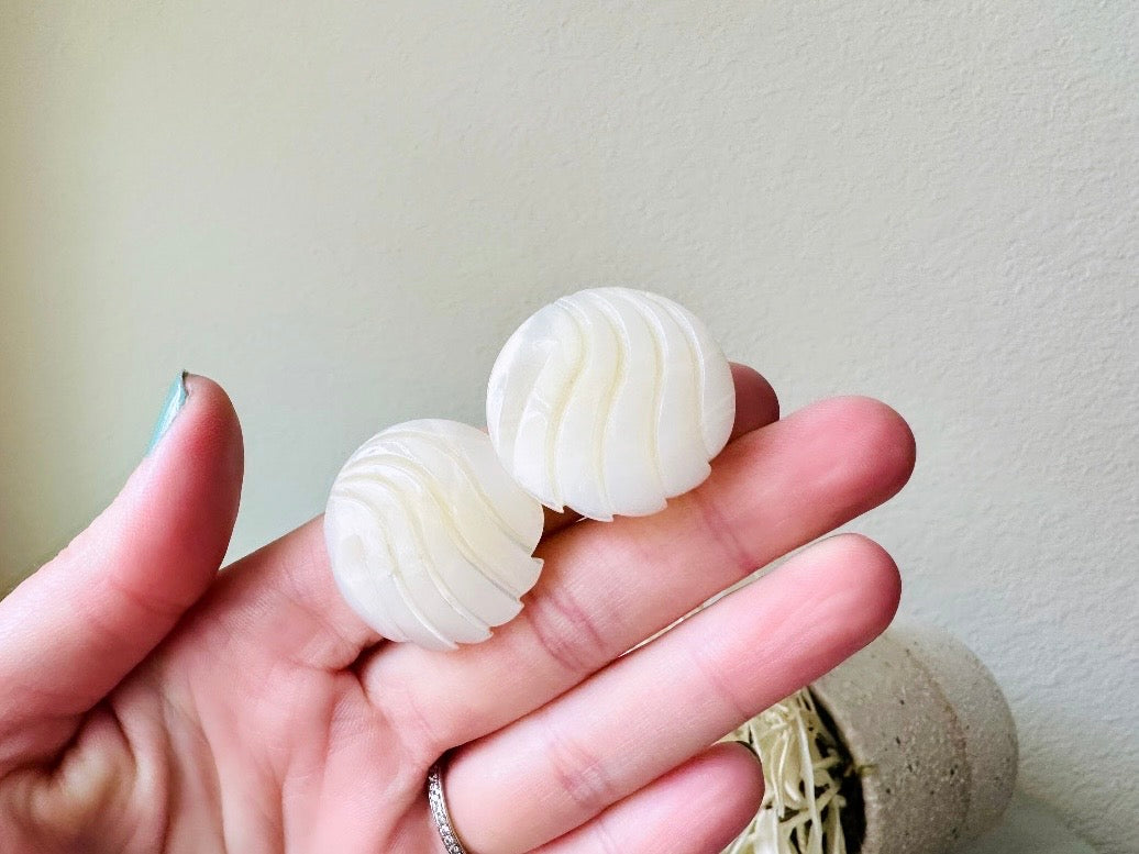 Iridescent White Shell Earrings, Round Carved Shell Clip On Earrings, 1980s Fashion Earrings