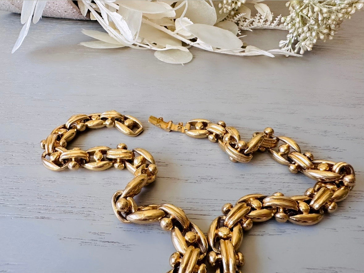 Gold Chain Choker, Vintage Antique Gold Chain Necklace, Unsigned Interlocking Necklace, Gold Plated 1970s Vintage, Great for Layering