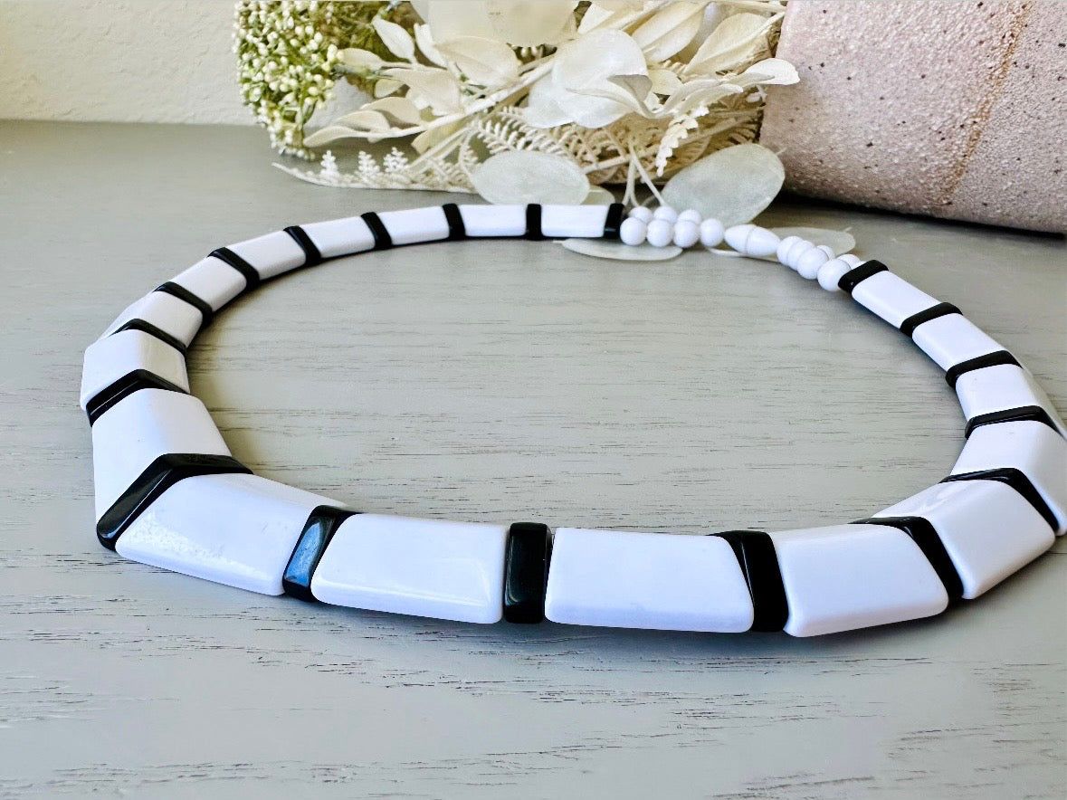 Black and White Vintage Necklace, Vintage Chunky Striped Acrylic Statement Necklace, 1980s does 1960s Retro Mod Collar Necklace