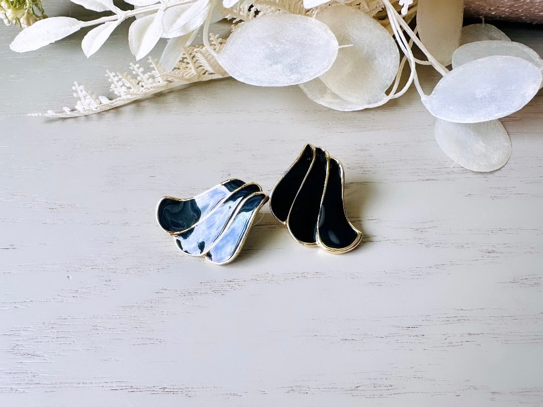 Black Wave Earrings, Vintage 1980's Stud Earrings, Black Enamel Gold Trim Shell Earrings, Vintage Funky Large Pierced Post 80s Wing Earrings