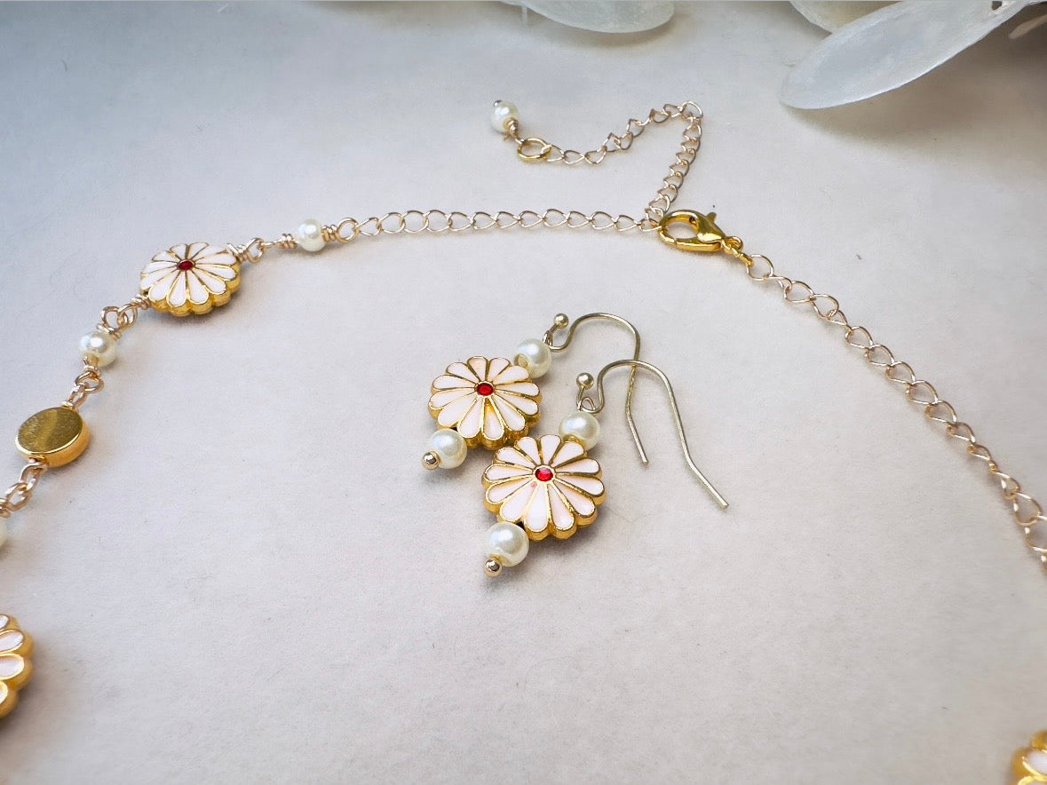 Daisy Choker Necklace, Handmade Flowers and Pearl Wire Wrapped Link Necklace