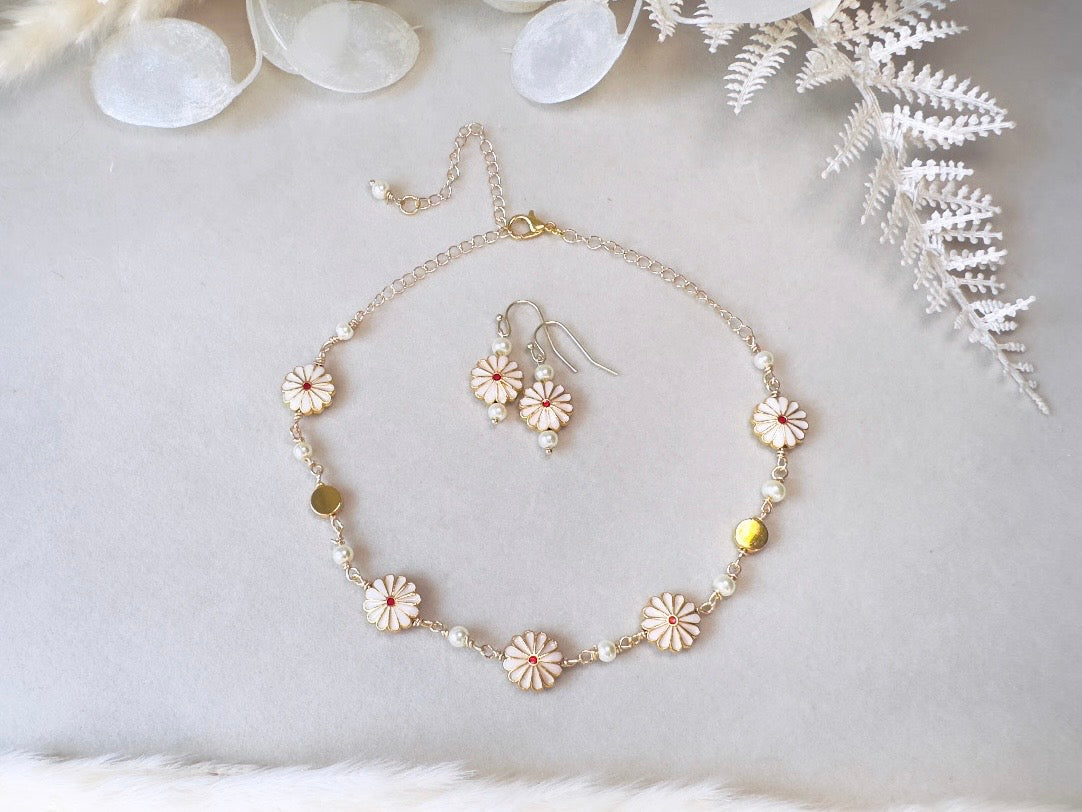 Daisy Choker Necklace, Handmade Flowers and Pearl Wire Wrapped Link Necklace