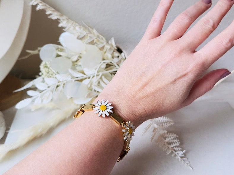 Daisy Link Bracelet, 70s Accessocraft Gold Plated Vintage Bracelet with White and Yellow Enamel  Flowers
