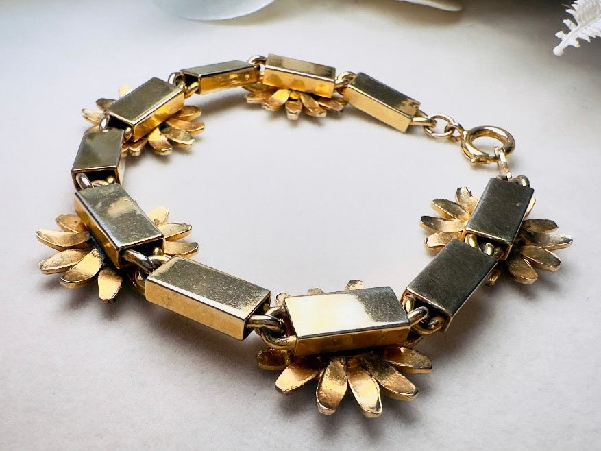 Daisy Link Bracelet, 70s Accessocraft Gold Plated Vintage Bracelet with White and Yellow Enamel  Flowers