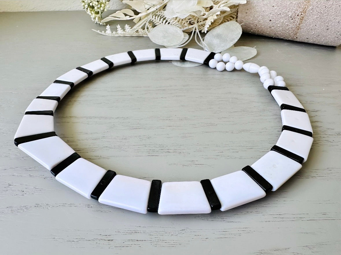 Black and White Vintage Necklace, Vintage Chunky Striped Acrylic Statement Necklace, 1980s does 1960s Retro Mod Collar Necklace