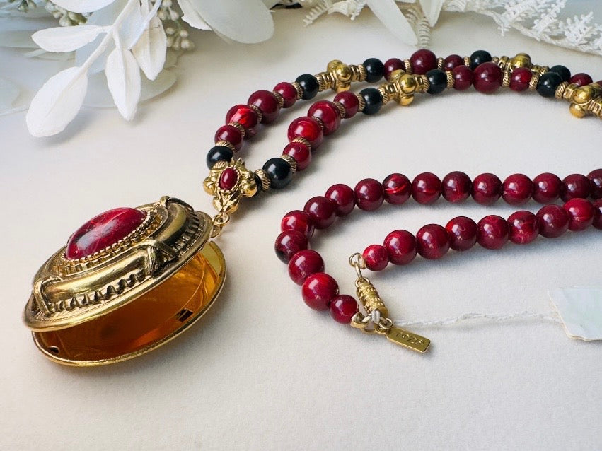 Vintage 1928 Jewelry Co. Ornate Gold-Tone & Marbled Red Cabochon Locket Statement Necklace