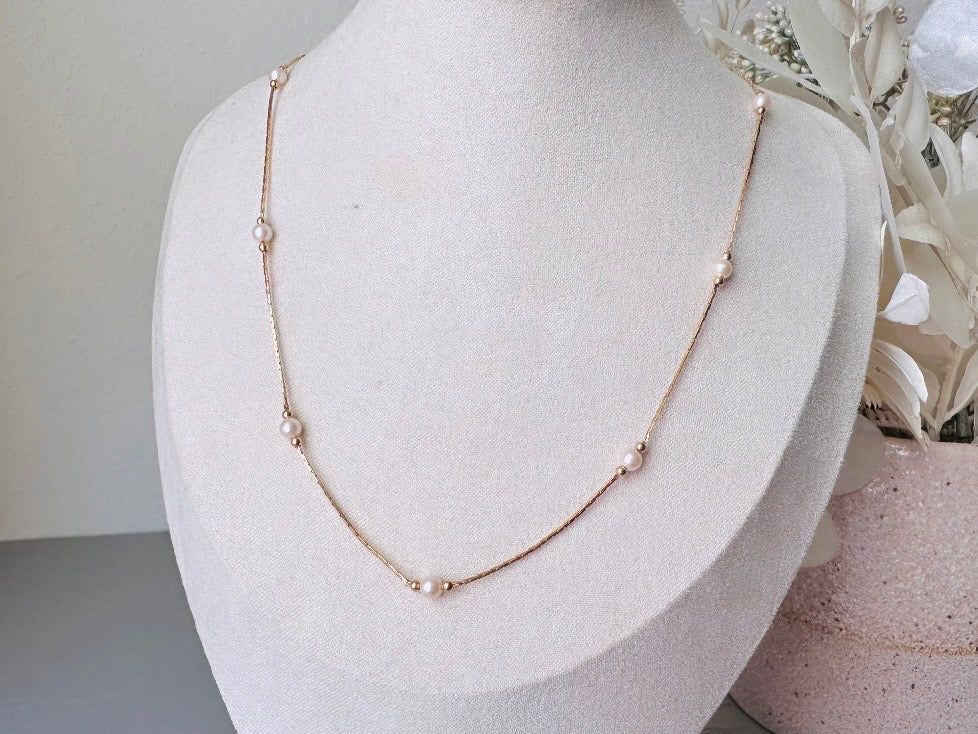 Delicate Pearl Necklace, Vintage Gold Monet Necklace with Cream Pearls, Beautiful Elegant Necklace, Classic Dainty Chain 20"