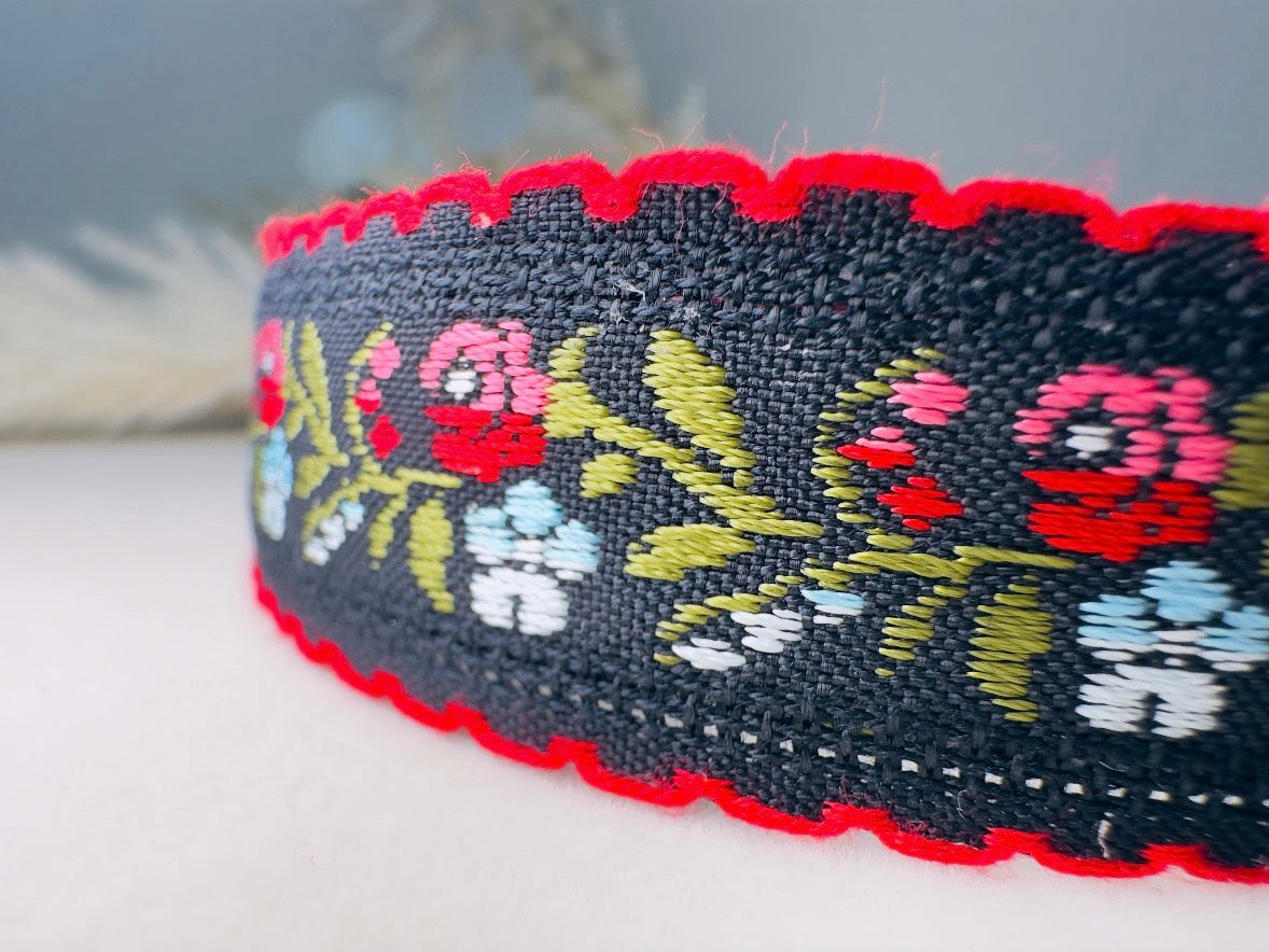 Vintage Flower Choker, Handmade Double Sided Reversible Black Velvet Necklace with Victorian Rose and Forget-me-nots Jacquard Ribbon