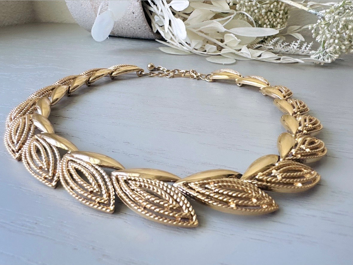 Gold Double Leaf Necklace, Vintage Chunky Gold Necklace, Bold And Beautiful Style, Authentic Vintage Jewelry, Adjustable Gold Leaf Choker