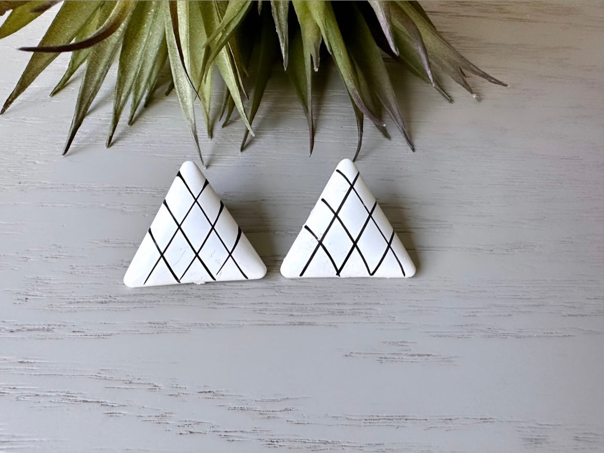 White 1980s Triangle Earrings with Black Crosshatch, Oversized Acrylic Pierced Earrings, Fun 80s Vintage Earrings, Spooky Season Fall Vibes