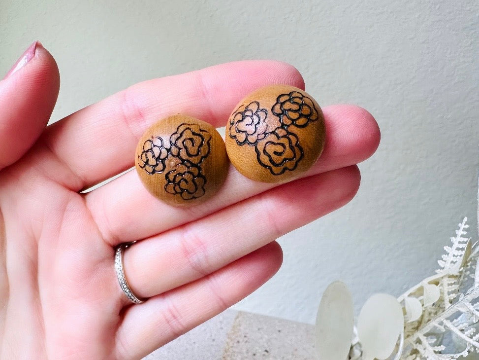 Vintage Wood Burned 1970s Earrings, Vintage Clip On Earrings, 70s Bohemian Wood Button Earrings with Black Carved Flowers, Unique Vintage