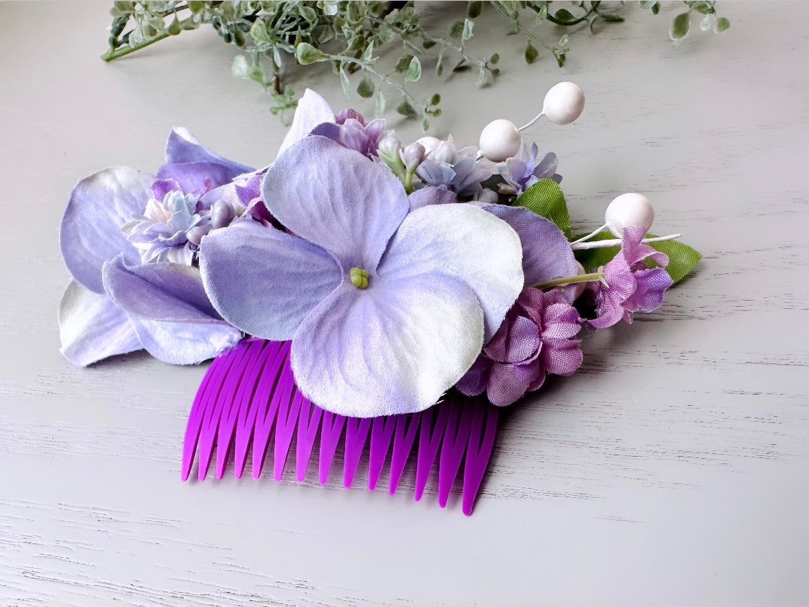 Purple Flower Hair Comb, Gorgeous Spring Bride Hair Comb, Bridal Hair Flowers, Dreamy Floral Wedding Comb, Lilac Floral Hair Accessory