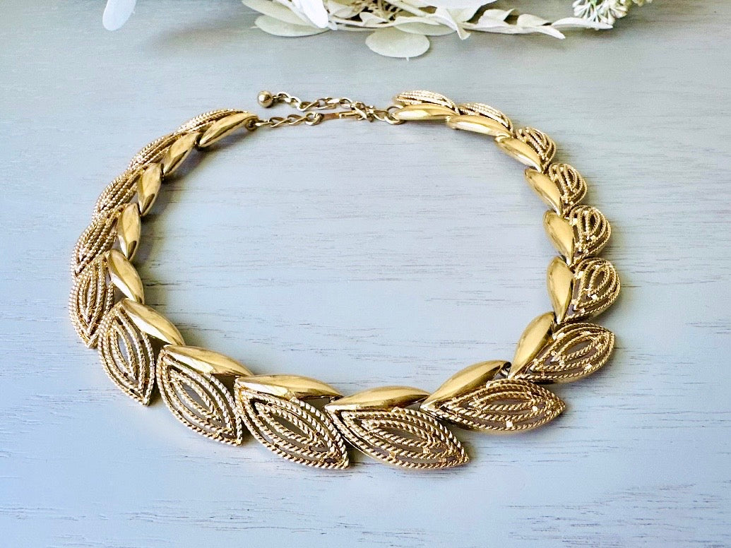 Gold Double Leaf Necklace, Vintage Chunky Gold Necklace, Bold And Beautiful Style, Authentic Vintage Jewelry, Adjustable Gold Leaf Choker