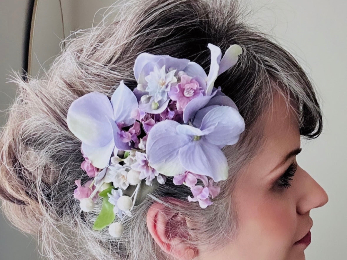 Purple Flower Hair Comb, Gorgeous Spring Bride Hair Comb, Bridal Hair Flowers, Dreamy Floral Wedding Comb, Lilac Floral Hair Accessory