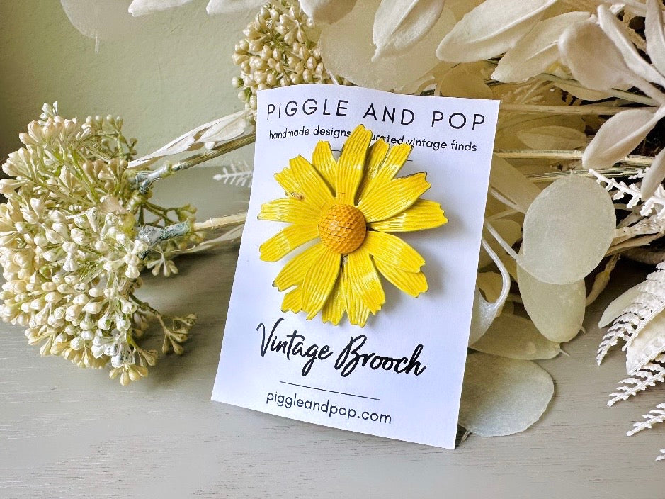 Vintage Yellow Daisy Brooch, 1950s Enamel Flower Brooch, Sunny Yellow Floral Enamel Pin Vintage 50s Shabby Chic Whimsy Brooch