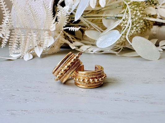 Vintage Gold Hoop Earrings, Classic 1980s Huggie Hoop Earrings, Lightweight Old Money Gold Textured Beadwork Earrings 1" Small Pierced Hoops