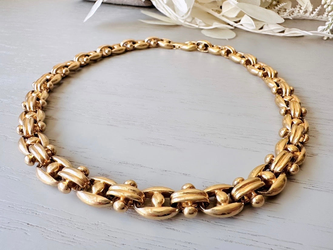 Gold Chain Choker, Vintage Antique Gold Chain Necklace, Unsigned Interlocking Necklace, Gold Plated 1970s Vintage, Great for Layering