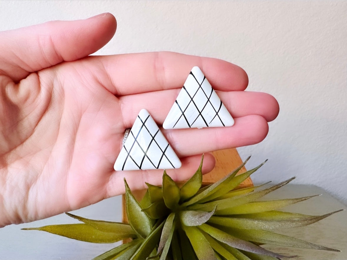 White 1980s Triangle Earrings with Black Crosshatch, Oversized Acrylic Pierced Earrings, Fun 80s Vintage Earrings, Spooky Season Fall Vibes