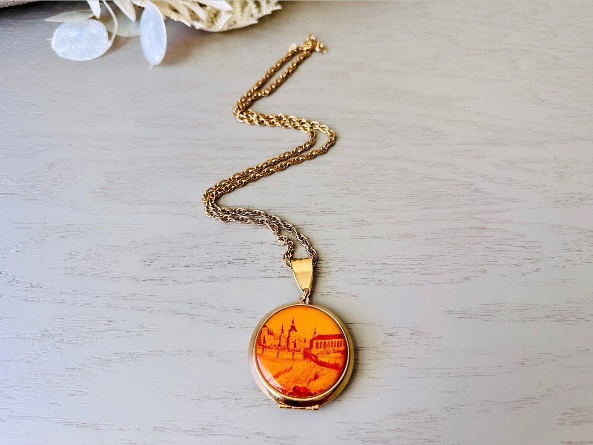 Vintage Locket Necklace, 1970s Vintage Necklace with Red Orange City, Keepsake Jewelry, Antique Gold Victorian Revival Necklace