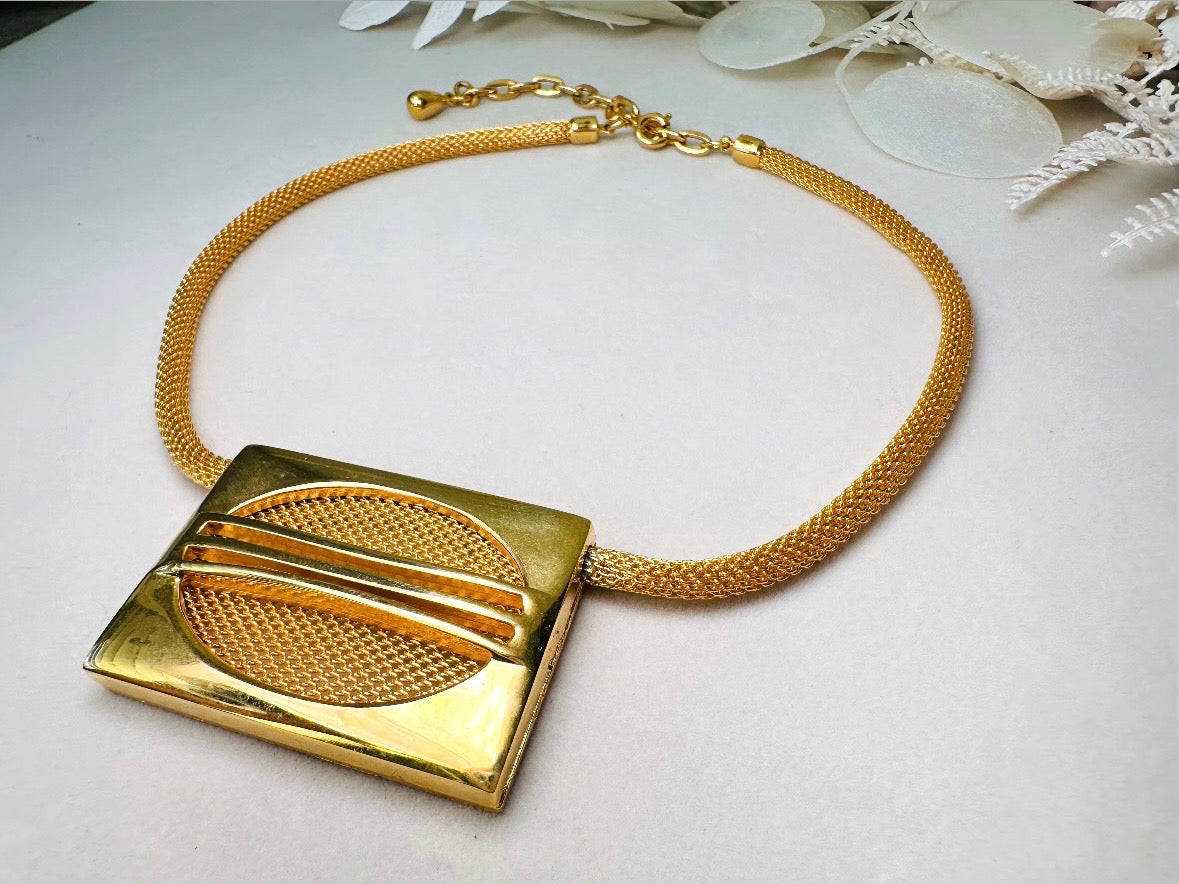 Vintage Gold Mesh Necklace with Unique Geometric Rectangle Pendant, Bold 80s Retro Collar Necklace Gifts for Her