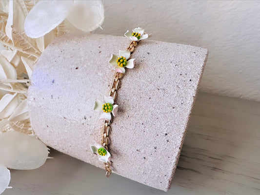 1960's Vintage White Flower Link Bracelet, VTG White Enamel Dogwood Flower 7" Bracelet, Gold Chain, Detailed Green & Blush Upturned Petals at Piggle and Pop
