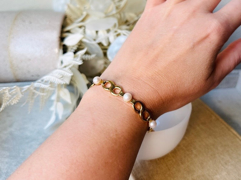Vintage Gold Pearl Bracelet, Marvella Infinity Link Pearl & Gold Bracelet, VTG 7.5" Bracelet, Classic Gold Chain Designer Vintage Bracelet