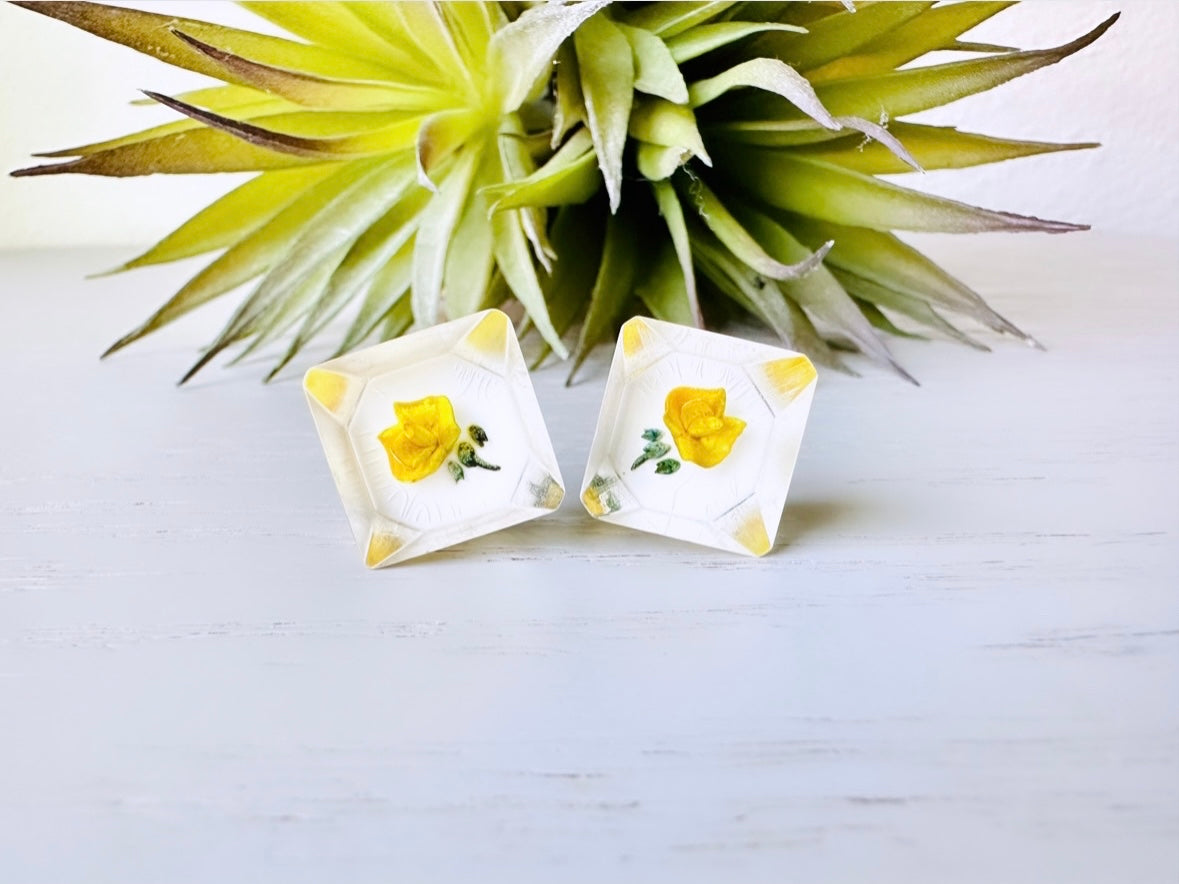 Yellow Pressed Flower Earrings, Vintage Flower Earrings, Whimsical Cottagecore Dried Yellow Flowers Encased Lucite, Clear Screwback Earrings
