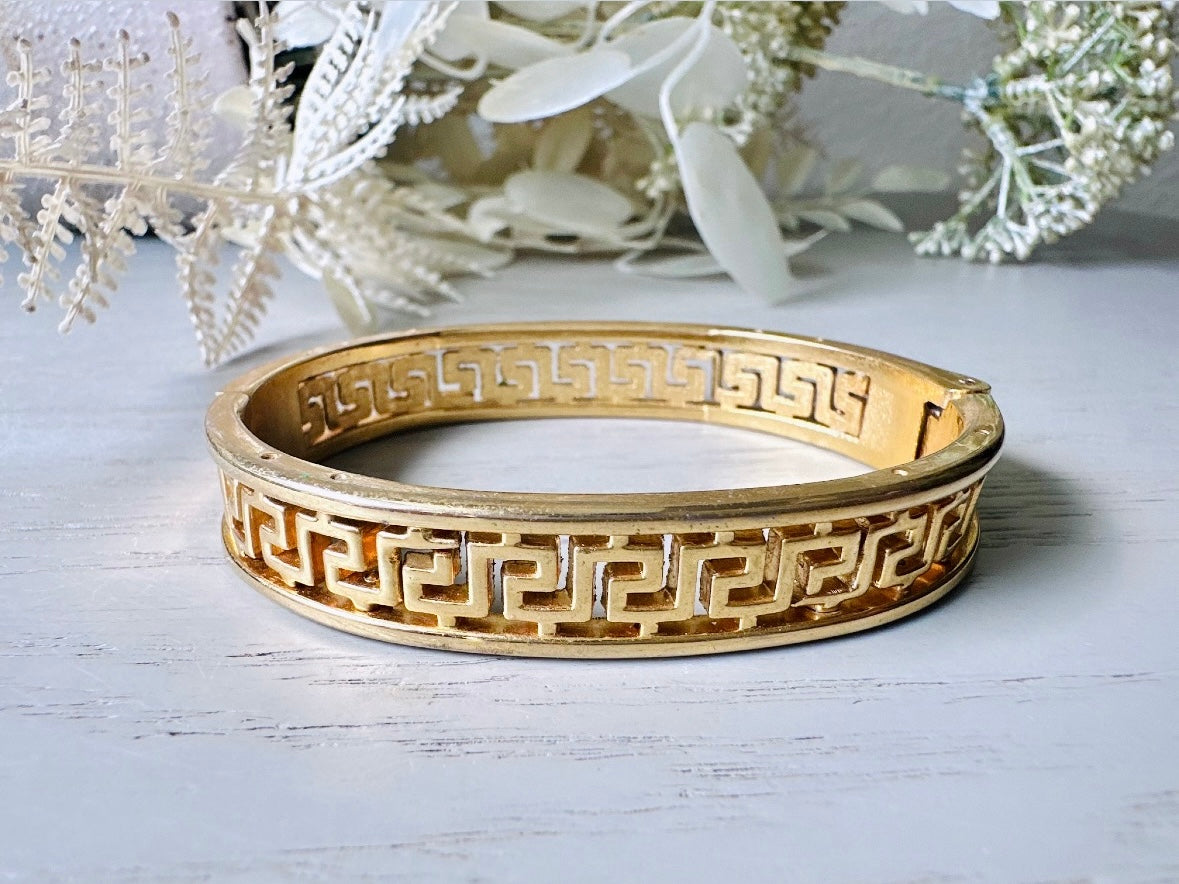 1970s Vintage Gold Greek Key Bracelet, Classic Gold 70s Vintage Bracelet, Textured Etched Gold Hinged Clamper Bracelet for Stacking