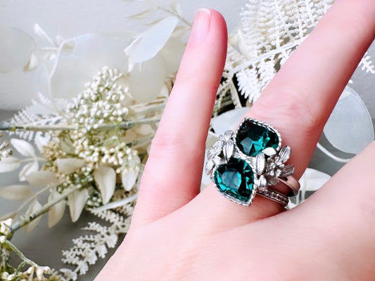Vintage 70s Ring, Double Heart Love Story Ring Emerald 1973 May Birthstone Cocktail Ring, Chunky Costume Jewelry, Vintage Sarah Coventry