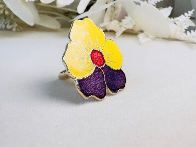 Pansy Flower Ring, Vintage 1978 Sarah Coventry Spring Beauty Enamel Flower Adjustable Ring in Purple and Yellow