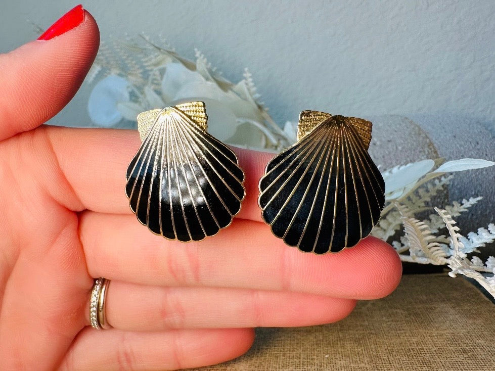 Vintage Black Shell Earrings, Gold Scallop Shaped Cloisonné Earrings, Black Enamel 80's Clip On Earrings, Whimsical Beach Summer Jewelry