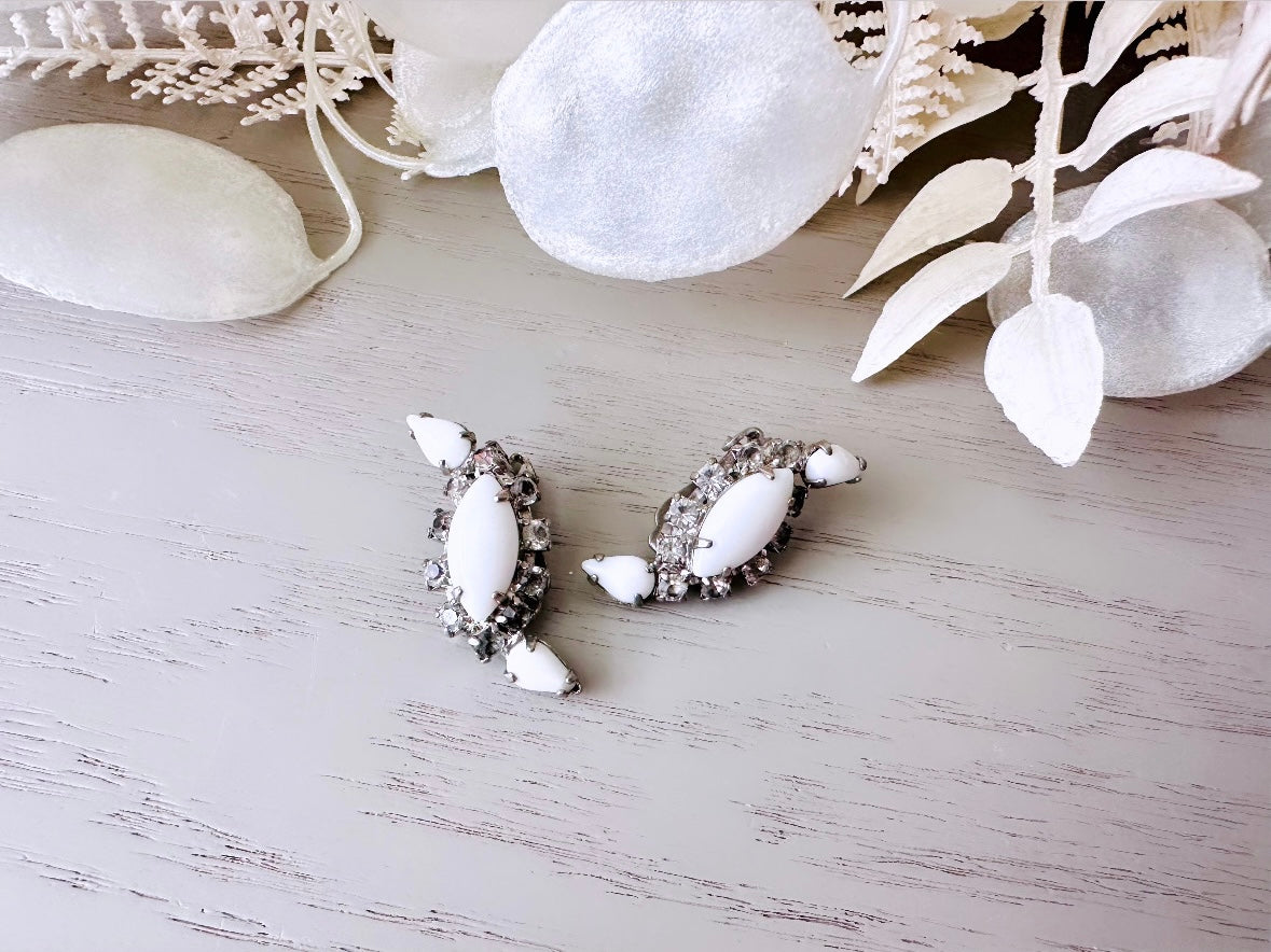 Vintage Milk Glass Earrings, 1940s Vintage Earrings, Unique White & Silver Bridal Clip-on Earrings, 40s Elegant Statement Earrings