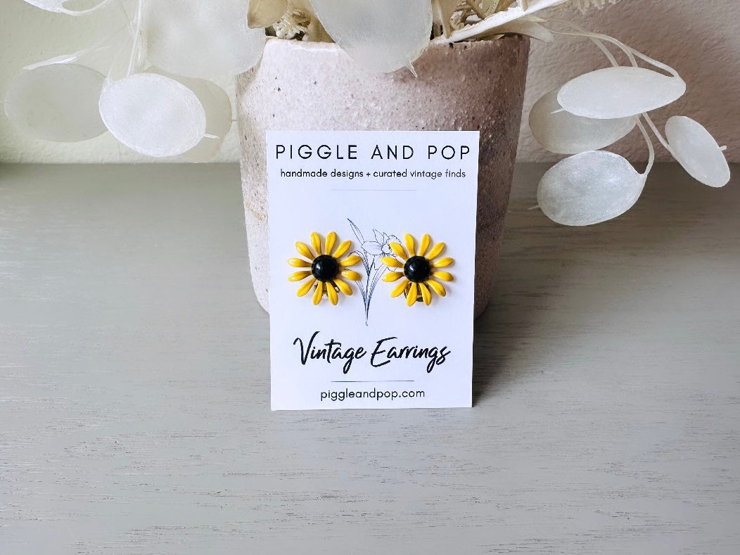 Cute Yellow Daisy Earrings, Vintage Flower Earrings, Enamel Clip-On Earring, Flower Power Mod Pop Retro Style, Small Vintage Metal Earrings